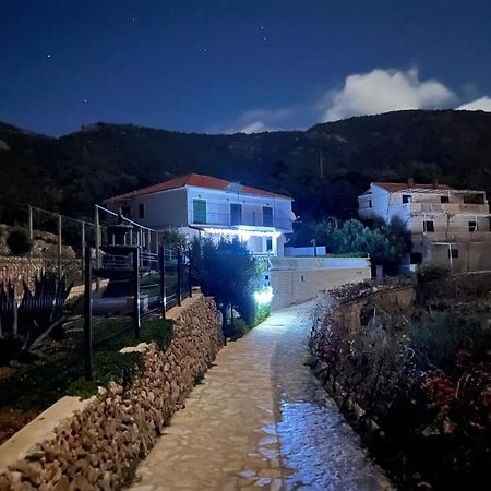 Apartments Suho Komiža 外观 照片