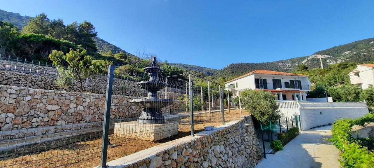 Apartments Suho Komiža 外观 照片