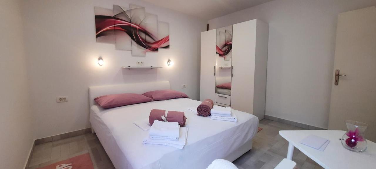 Apartments Suho Komiža 外观 照片