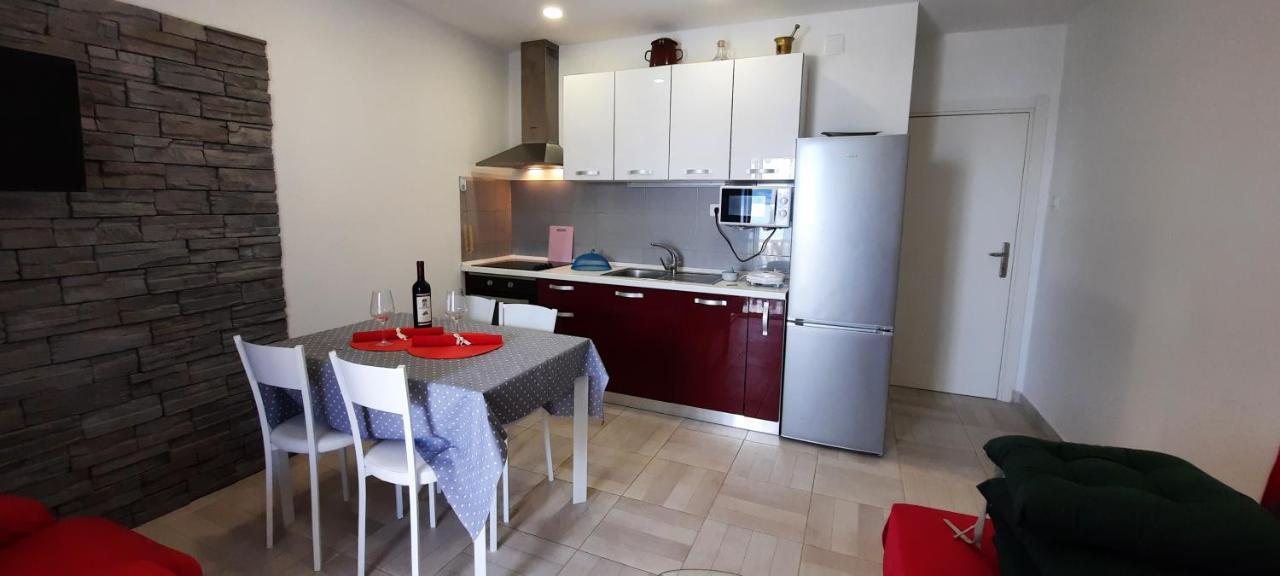 Apartments Suho Komiža 外观 照片