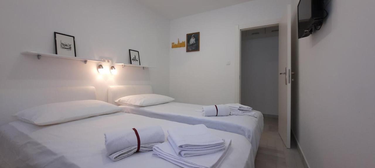 Apartments Suho Komiža 外观 照片