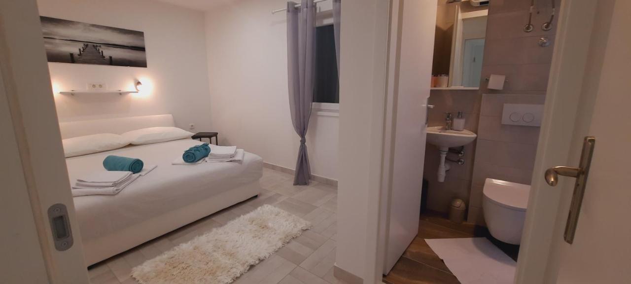 Apartments Suho Komiža 外观 照片