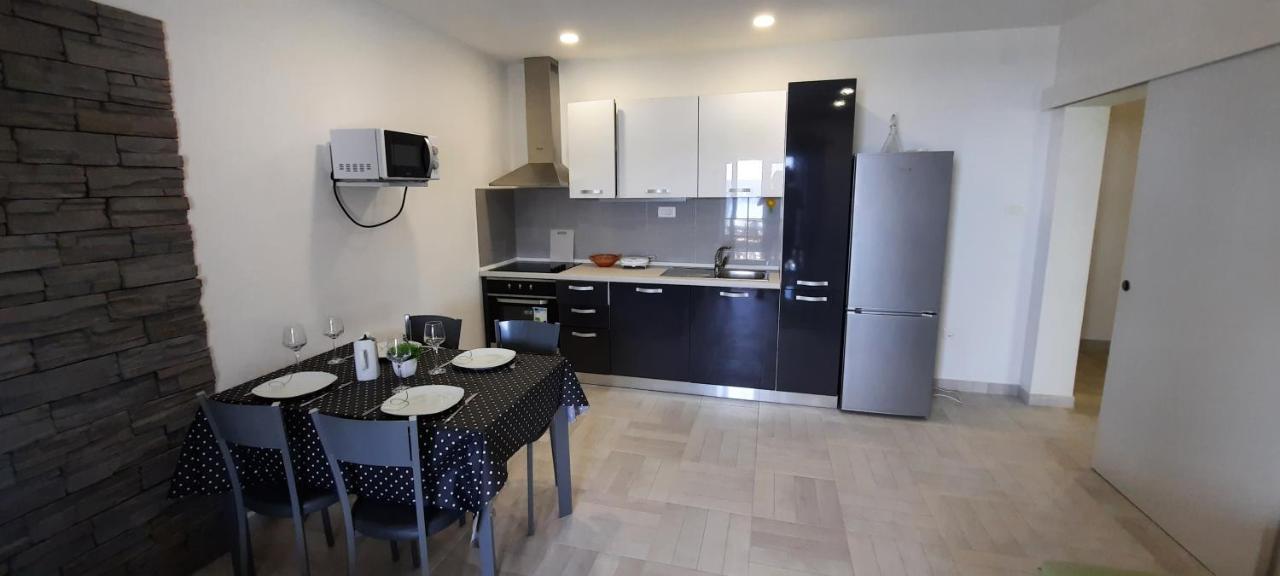 Apartments Suho Komiža 外观 照片